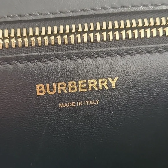 Authentic Burberry - Picture 14 of 17